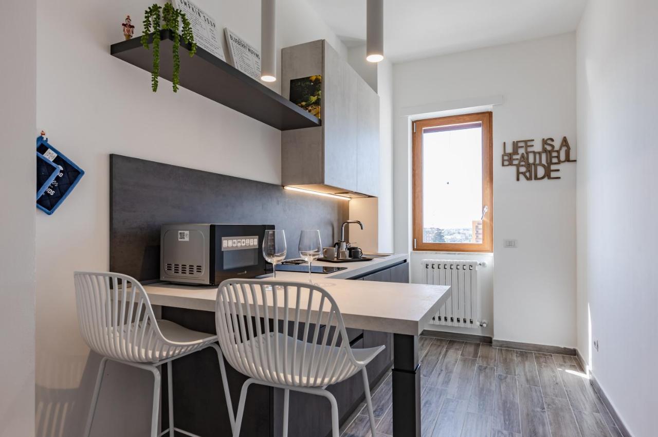 Licia & Tonino Apartments Near The Station Lecce Exterior foto