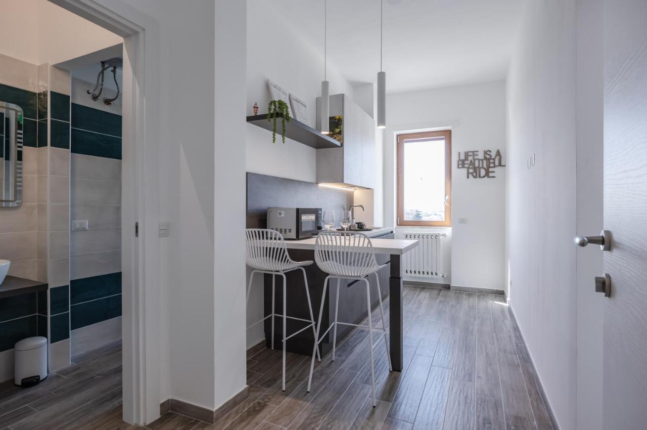 Licia & Tonino Apartments Near The Station Lecce Exterior foto