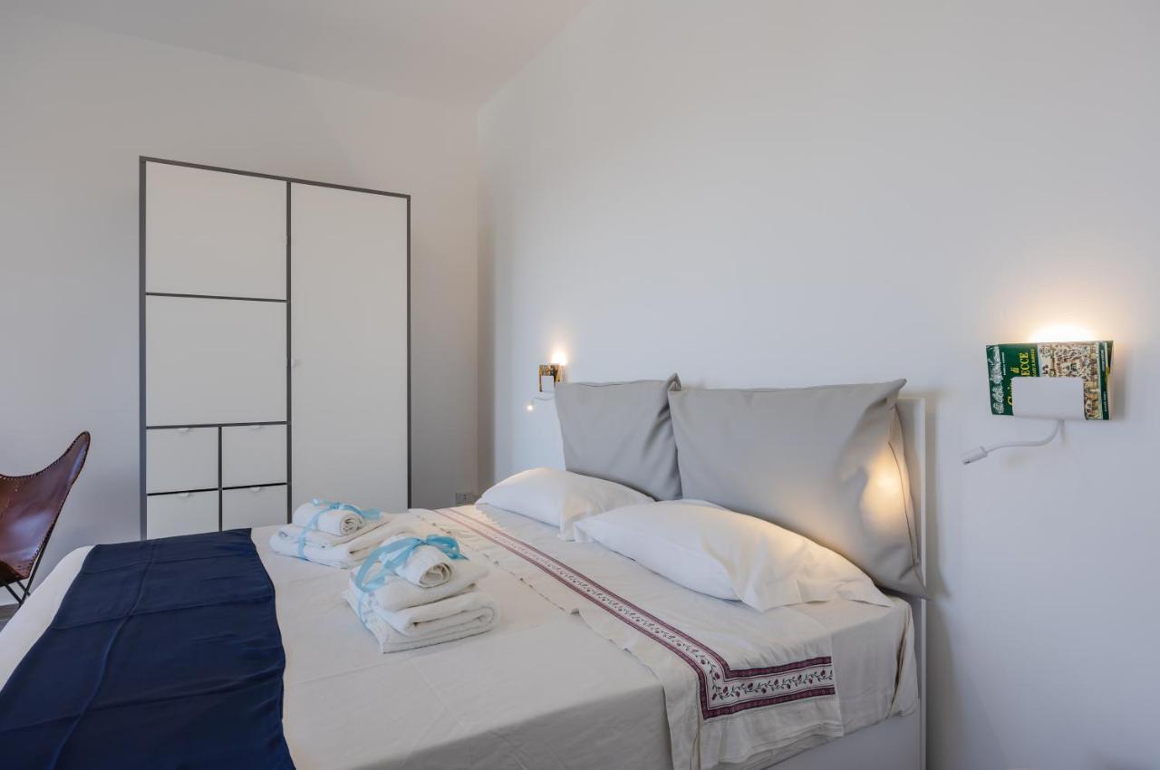 Licia & Tonino Apartments Near The Station Lecce Exterior foto