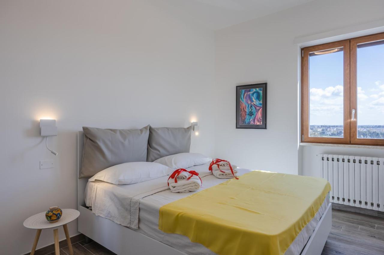 Licia & Tonino Apartments Near The Station Lecce Exterior foto