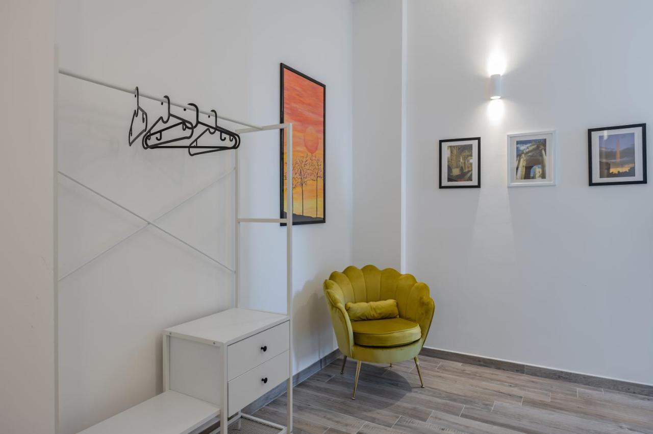 Licia & Tonino Apartments Near The Station Lecce Exterior foto