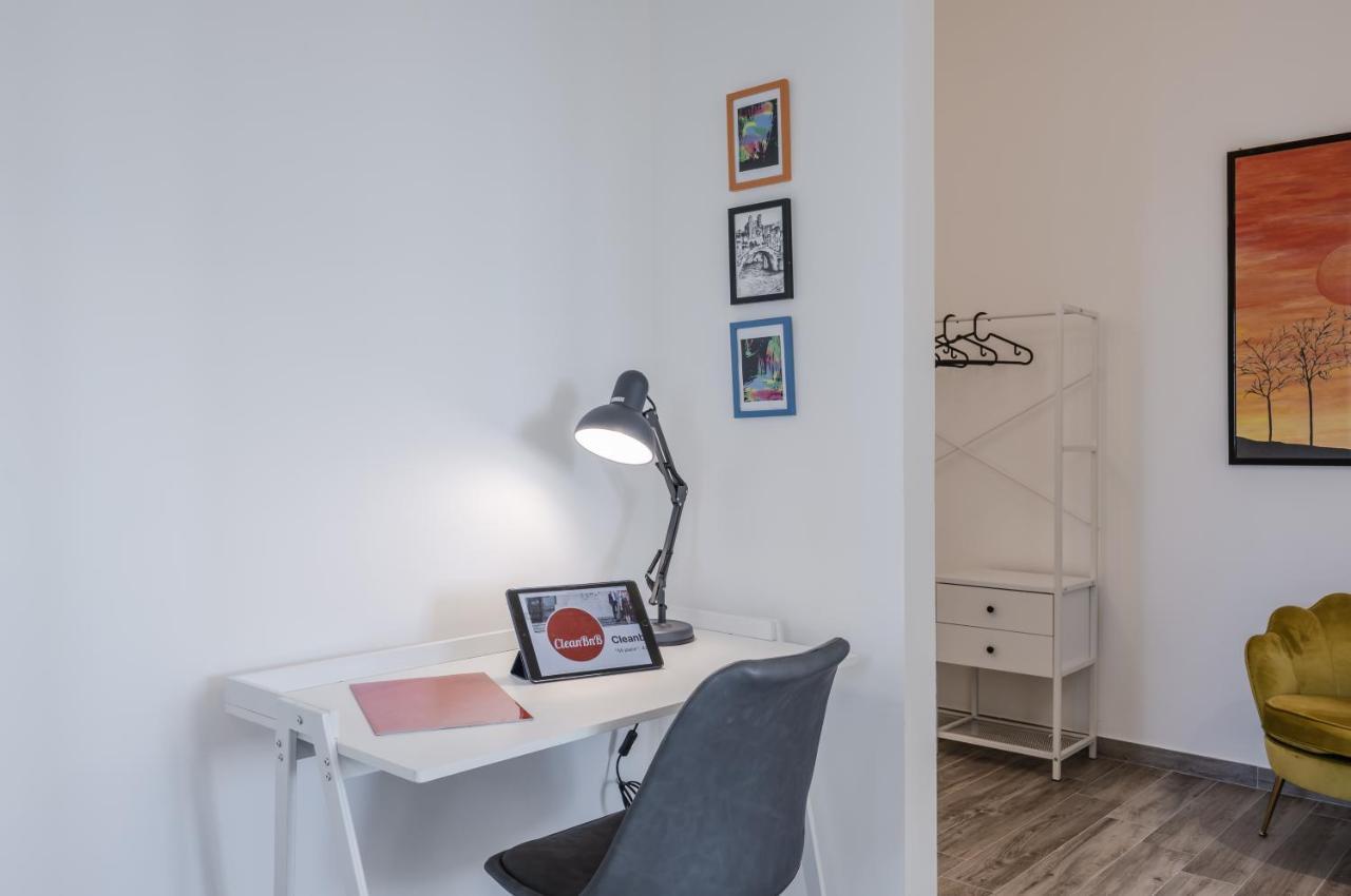 Licia & Tonino Apartments Near The Station Lecce Exterior foto