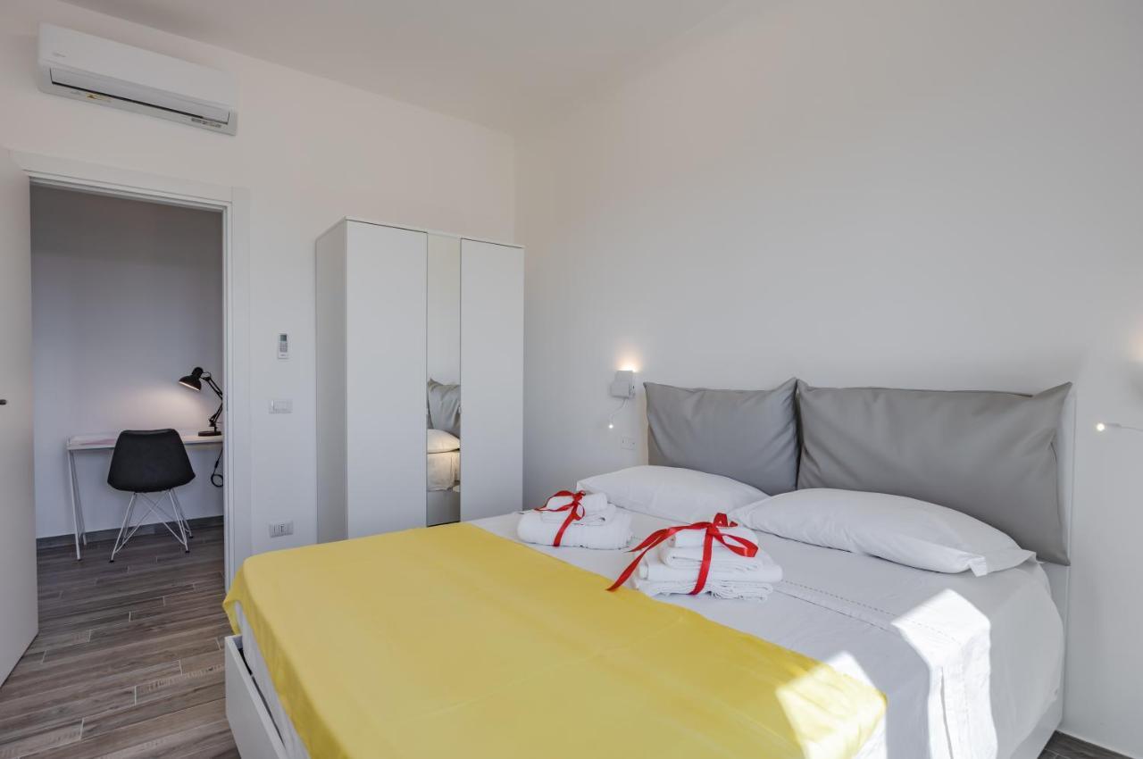 Licia & Tonino Apartments Near The Station Lecce Exterior foto
